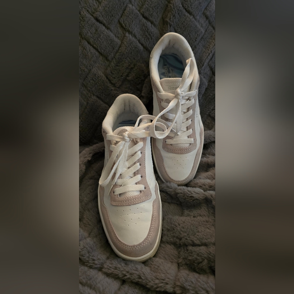 Reebok Women's Size 8.5. White and Tan Sneakers